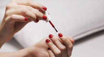 Синди Кроуфорд - Дженифер Лопес - Барбара Стрейзанд - 5 обычных женщин, которые сделали свои лаки для ногтей - milayaya.ru