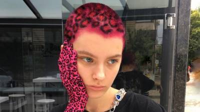 Почему красить волосы в разные цвета нестрашно: все об арте на голове @mateydesr - vogue.ru - Украина - Лондон