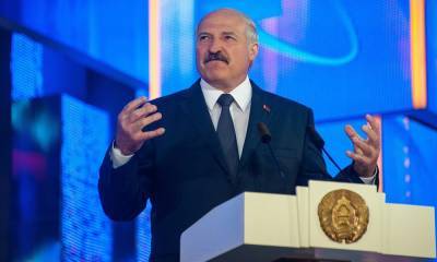 Александр Лукашенко - Кашляя и смахивая пот, президент Лукашенко пообещал стране «не держаться синими пальцами за свое кресло» - woman.ru - Белоруссия