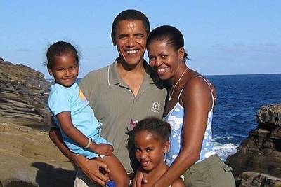 Барак Обама - Мишель Обама - Michelle Obama - Barack Obama - Мишель Обама поздравила мужа с днем рождения и поделилась архивной семейной фотографией - spletnik.ru - Сша