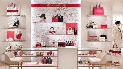 Мария Грация Кьюри - Dior выпустили капсульную коллекцию ко Дню всех влюбленных по китайскому календарю - vogue.ru