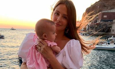 Звезда реалити не может кормить грудью и обнять 3-месячную дочь из-за выявленной у малышки дисплазии - woman.ru