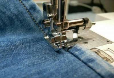 Пара строчек на швейной машинке и джинсы превращаются в юбку - milayaya.ru