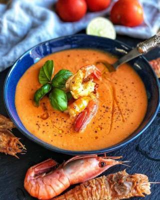 Это божественно! Готовим томатный суп с креветками - milayaya.ru
