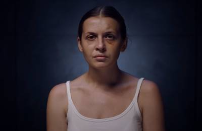 Анастасия Луговая - Alyona Alyona выпустила клип "Сумно" – он посвящен женщинам, пострадавшим от насилия - vogue.ua - Киев - Мариуполь