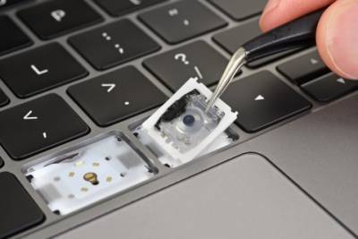Сложность замены отдельных клавиш на ноутбуках Apple - epochtimes.com.ua