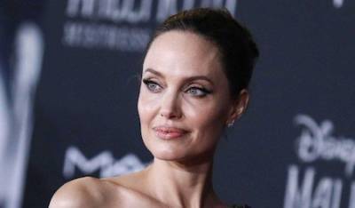 Анджелина Джоли - Анджелина Джоли передала крупную сумму денег для маленьких продавцов лимонада - starslife.ru - Йемен