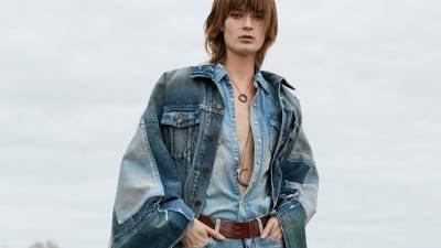 Модные джинсы 2020 и другие вещи из денима, которые преобразят гардероб - vogue.ru