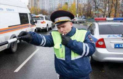 Три водительских акта взаимной вежливости, которые могут закончиться штрафом - chert-poberi.ru
