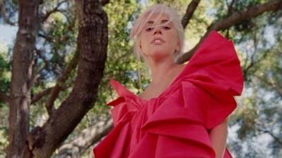 Пьерпаоло Пиччоли - Леди Гага - Хармони Корин - Леди Гага в рекламном ролике нового аромата Valentino Voce Viva - vogue.ua