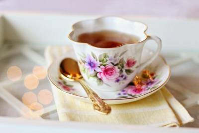 Почему не стоит оставлять ложку в кружке с чаем во время чаепития? Народные приметы о столовом приборе - shkolazhizni.ru