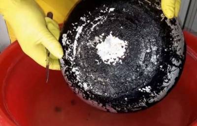 Почему продавец «чистилки» может почистить жирную сковороду от нагара, а покупатель – нет - milayaya.ru