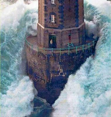 Что случилось со смотрителем маяка, которого накрыла огромная волна в 1989-м: история знаменитого фото - sadogorod.club - Франция