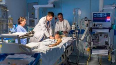 Кто должен решать, зайдут ли родные в реанимацию? Что думают врачи (7 фото) - chert-poberi.ru