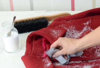 Ключевые советы, как почистить разные виды пальто без похода в химчистку - milayaya.ru