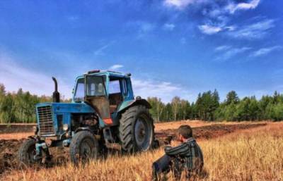 Почему у тракторов задние колеса большие, а передние – маленькие - chert-poberi.ru