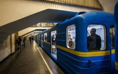 В Киевском метро погиб зацепер: подробности - hochu.ua - Киев