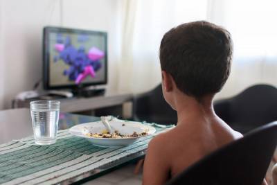 Найдена связь между успеваемостью школьника и просмотром телевизора - woman.rambler.ru