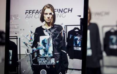 Мода и высокие технологии: как прошел показ полу-виртуальной одежды FFFACE x FINCH (ФОТО) - hochu.ua - Украина