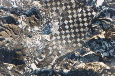 Кто создал гигантскую шахматную доску, которую видно из космоса (3 фото) - chert-poberi.ru - Usa - штат Айдахо
