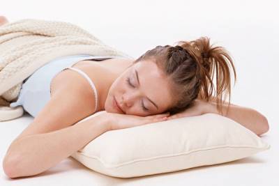 Почему полезно спать на животе - woman.rambler.ru