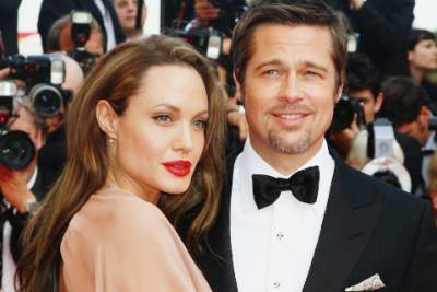 Анджелина Джоли - Брэд Питт - Николь Потуральски - Шато Мираваль - Brad Pitt - Angelina Jolie - СМИ: Анджелина Джоли в ярости, что Брэд Питт отправился в их замок с новой возлюбленной - spletnik.ru