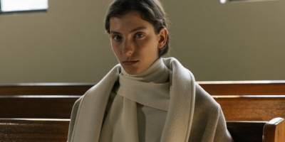 Ив Анук - Instagram-тренд: свитер с шарфом - самое модное сочетание этой зимы - vogue.ua