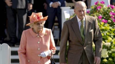 королева Елизавета II (Ii) - принц Филипп - Елизавета Королева - Королева Елизавета II и принц Филипп сделали прививки от коронавируса - tatler.ru - Англия