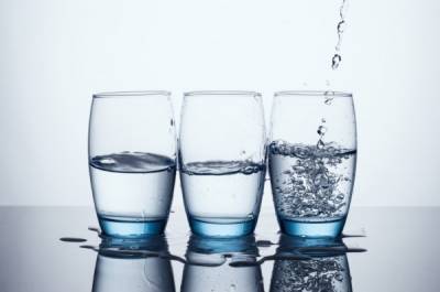 Лечение крещенской водой: 10 советов, как использовать святую воду - liza.ua