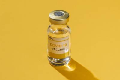 Росздравнадзор запретил использовать вакцину Pfizer... - glamour.ru - Россия