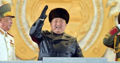 Ким Ченын - Ким Ирсен - Ким Чен Ын похвастался новой баллистической ракетой на военном параде в Пхеньяне - porosenka.net - Корея - Кндр - Пхеньян