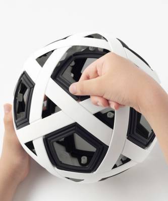 Студия Nendo спроектировала футбольный мяч-конструктор - elle.ru