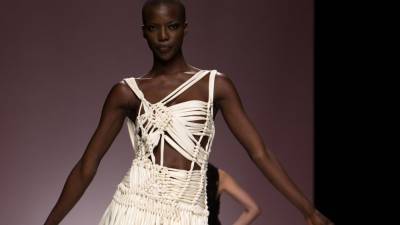 Музей Виктории и Альберта готовит выставку, посвященную моде Африки, на 2022 год - vogue.ru