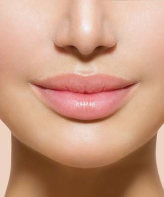 Сухость и шелушения: 10 советов, как защитить губы зимой - elle.ru