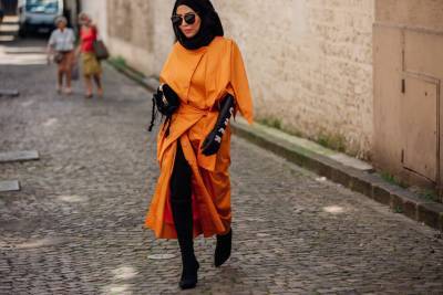Ким Джонс - Неделя высокой моды: 20 streetstyle-образов, которые сложно забыть - vogue.ua - Париж