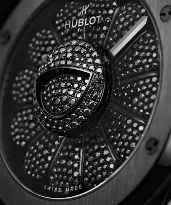 Такаси Мурак - Черные бриллианты, вращающиеся лепестки и другие сюрпризы, которые скрывают часы Hublot x Такаси Мураками - elle.ru