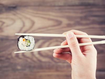 Как правильно держать палочки для суши: особенности японского этикета - porosenka.net