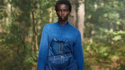 Ультракороткие свитера – неожиданный модный тренд сезона - vogue.ua