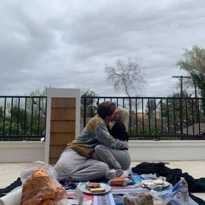 Ариэль Уинтер отпраздновала свой 23-й день рождения вместе с бойфрендом на крыше своего дома - starslife.ru - штат Калифорния - Лос-Анджелес