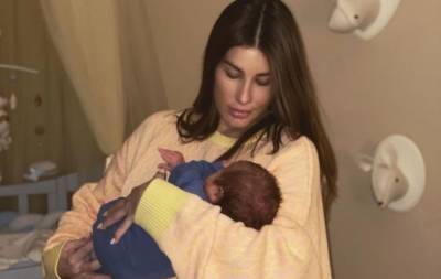 Кети Топурия - Лев Деньгов - Кэти Топурия - Кети Топурия впервые показала своего новорожденного сына (ФОТО) - hochu.ua
