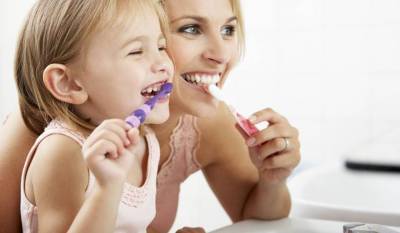Как правильно чистить зубы ребенку - lifehelper.one