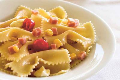 Салат из пасты с ветчиной и кукурузой: итальянская питательная закуска - 7days.ru