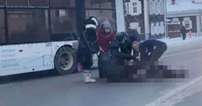 Авария дня. 18-летний парень попал под троллейбус в Иркутске - porosenka.net - Иркутск