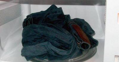 Для чего опытные отечественные хозяйки кладут грязную одежду в микроволновую печь - lifehelper.one