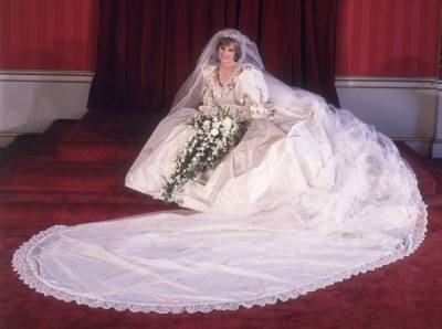 принцесса Диана - принц Чарльз - Элизабет Эмануэль - Дэвид Эмануэль - Почему дизайнер свадебного платья Дианы была в ужасе от своего творения - marieclaire.ru