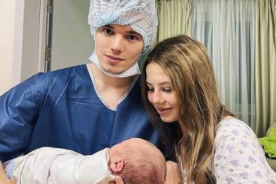 Арсений Шульгин - Сын Валерии уехал отдыхать через неделю после родов жены - 7days.ru - Сочи