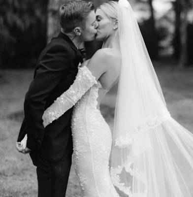 Джастин и Хейли Биберы показали редкие фото со свад... - glamour.ru - штат Южная Каролина