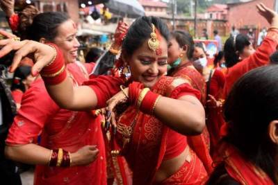 Фестиваль замужних женщин Teej в Непале - chert-poberi.ru - Непал - Катманду