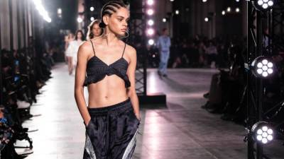 Isabel Marant - Неделя моды в Париже: коллекции Isabel Marant и Chloe весна-лето 2022 - vogue.ua - Париж