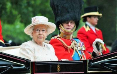 королева Елизавета II (Ii) - принц Гарри - принц Филипп - принц Эндрю - Королевский эксперт рассказал, что помогает королеве Елизавете II справляться с потерей мужа - hochu.ua - Сша - Англия